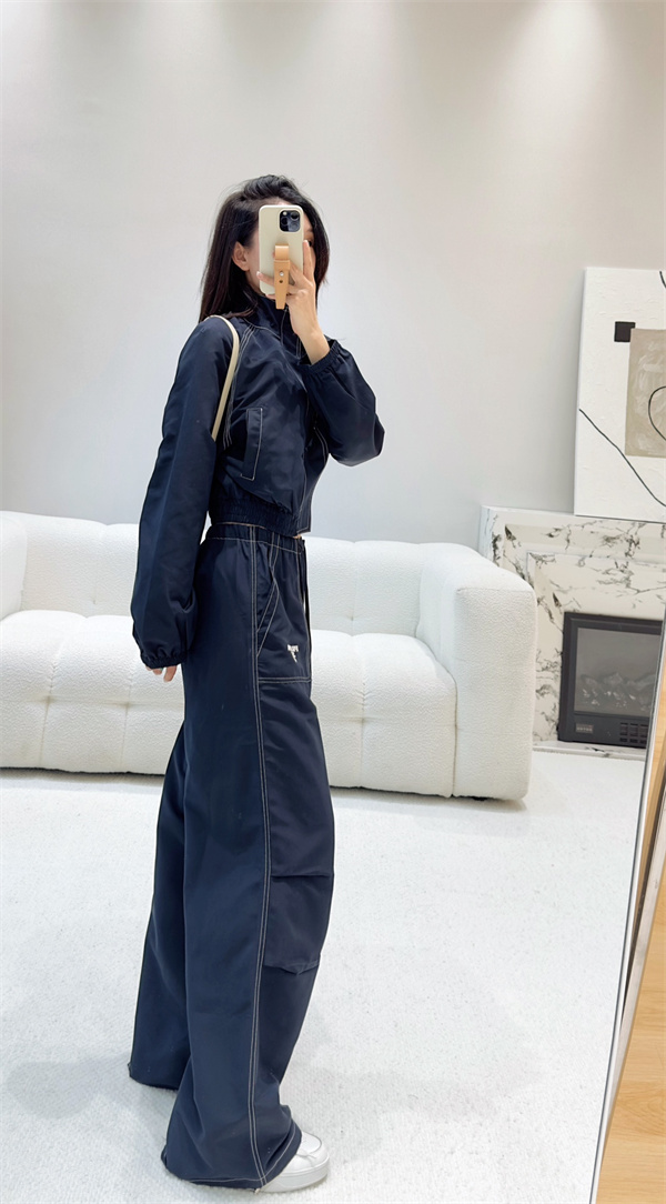   プラダ(PRADA) スーパーコピー新しいアスレジャースタイル：機能性と美しさの融合