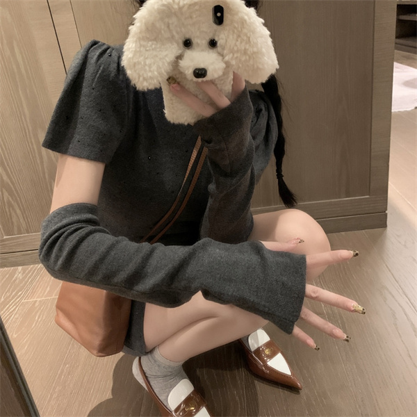   シンプルでフェミニンなブランド スーパーコピーセットが話題に！新感覚のミックススタイルが注目