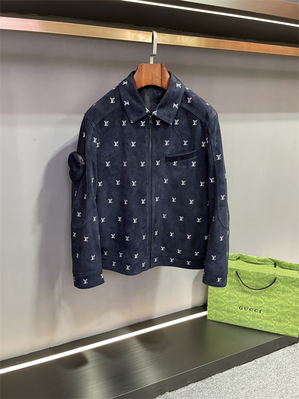   ルイヴィトン(LOUIS VUITTON) スーパーコピー新作ジャケットが注目の的に！大胆なモノグラムデザインが話題に