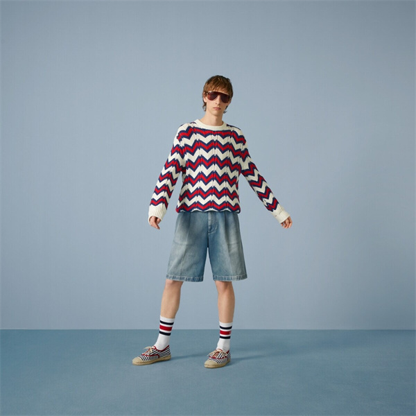   グッチ(GUCCI) 偽物最新セーターが生み出す大胆なカジュアルスタイル