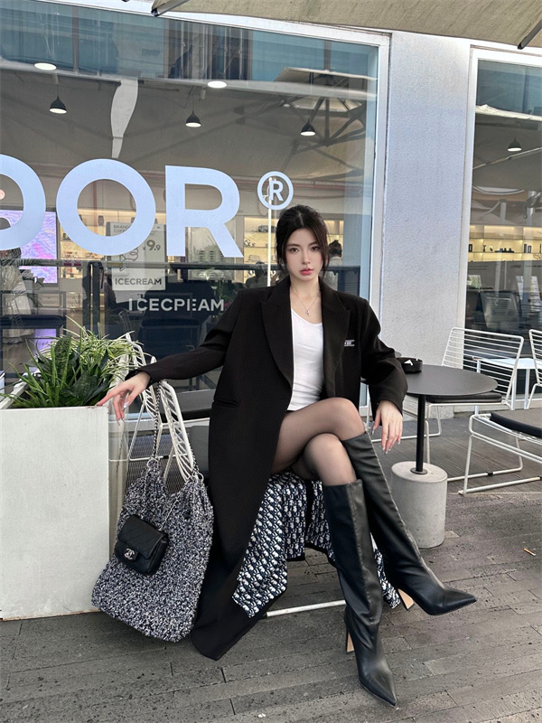   ディオール(DIOR) コピー ロングジャケット、モード界で注目のアイテムに！エレガンスと大胆さの融合