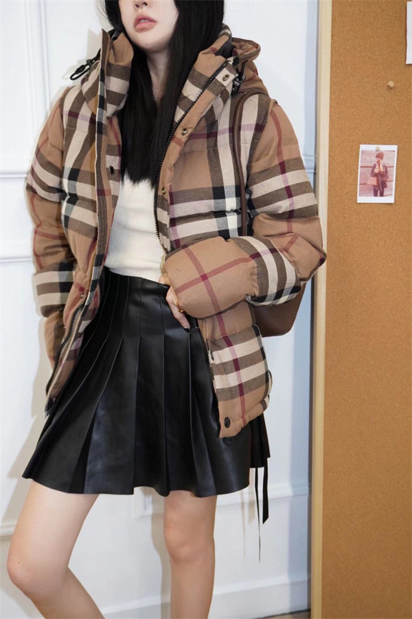  バーバリー（BURBERRY）コピーダウンジャケットで魅せる冬のクラシックスタイル