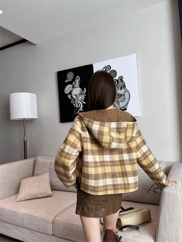   クラシックとカジュアルの融合！バーバリー（BURBERRY）コピー ジャケットで秋冬スタイルに変化を
