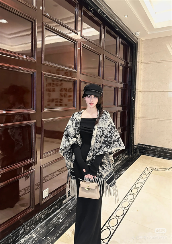   DIOR（ディオール）スーパーコピーのマフラーがこの冬の主役に！— ラグジュアリーな防寒アイテムでエレガントに