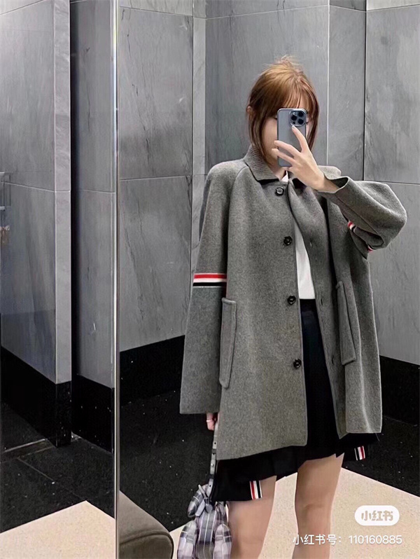   日常使いにも最適な万能アイテムーーTHOM BROWNE スーパーコピー ジャケットが登場！