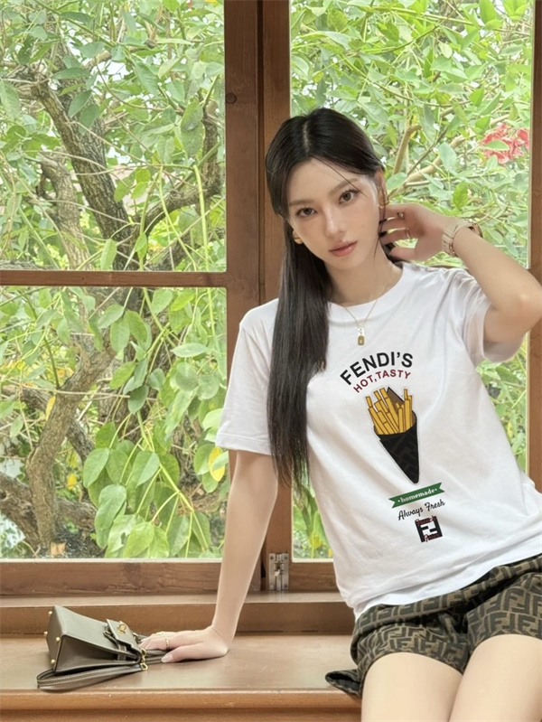   遊び心あふれるフェンディの新作Tシャツが登場！ポップなデザインが話題に