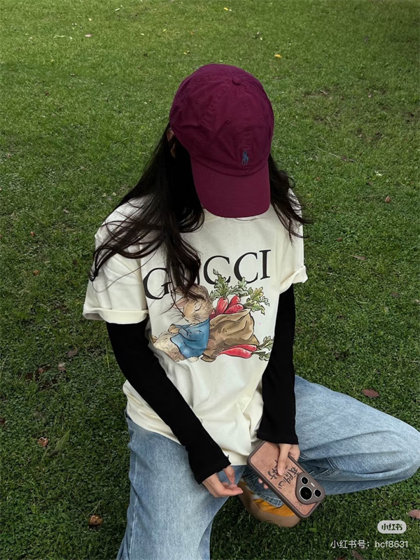 童話の魔法をまとう——GUCCI コピー × ピーターラビット コラボTシャツの魅力