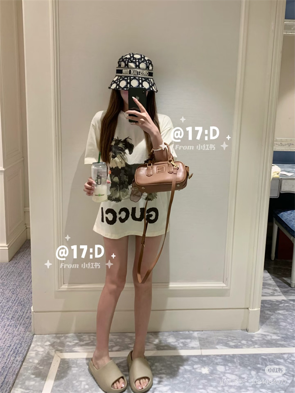愛犬家必見！GUCCI コピーのキュートなシュナウザーTシャツで個性を演出