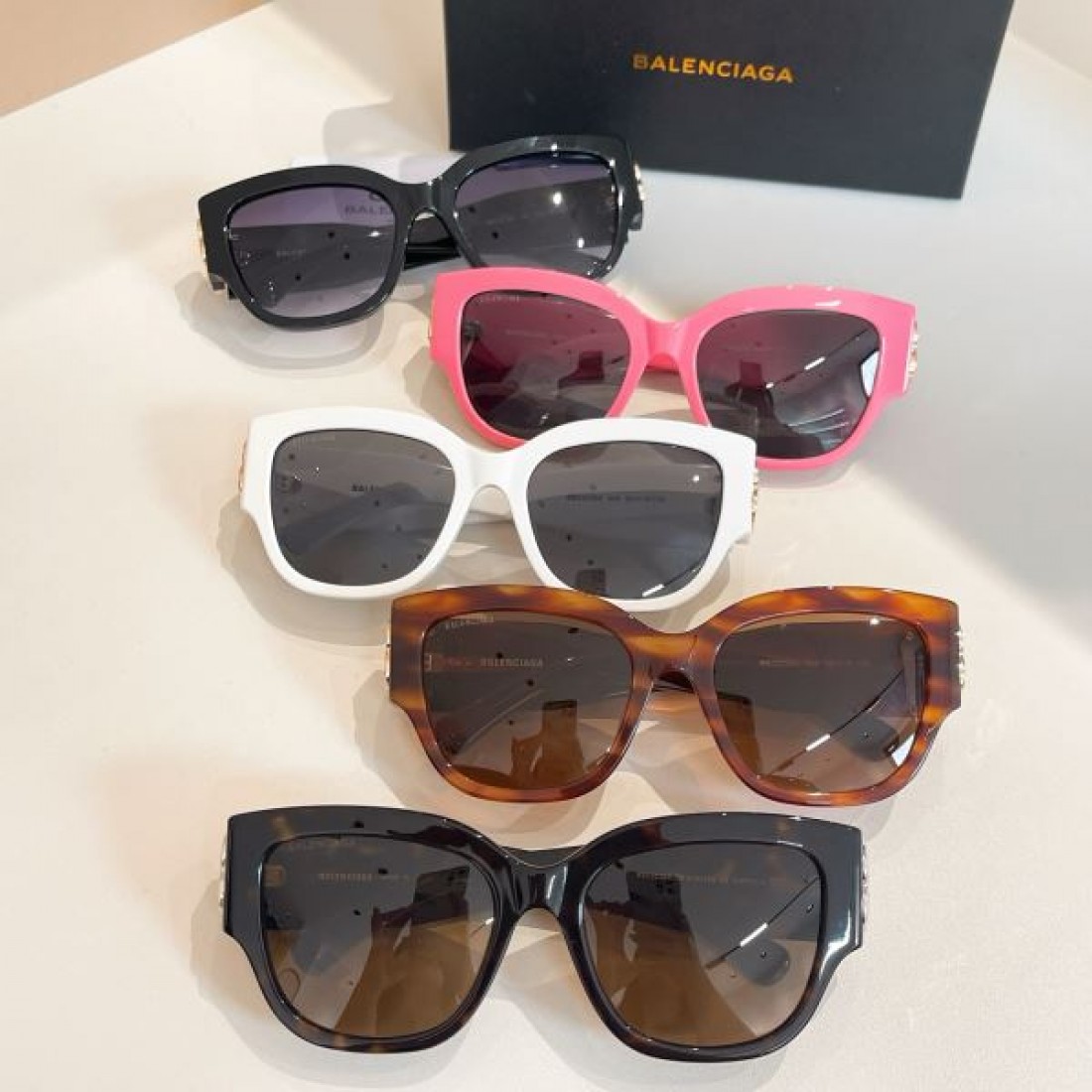リピート率高め BALENCIAGA バレンシアガ コピー サングラス 夏の最旬スタイル