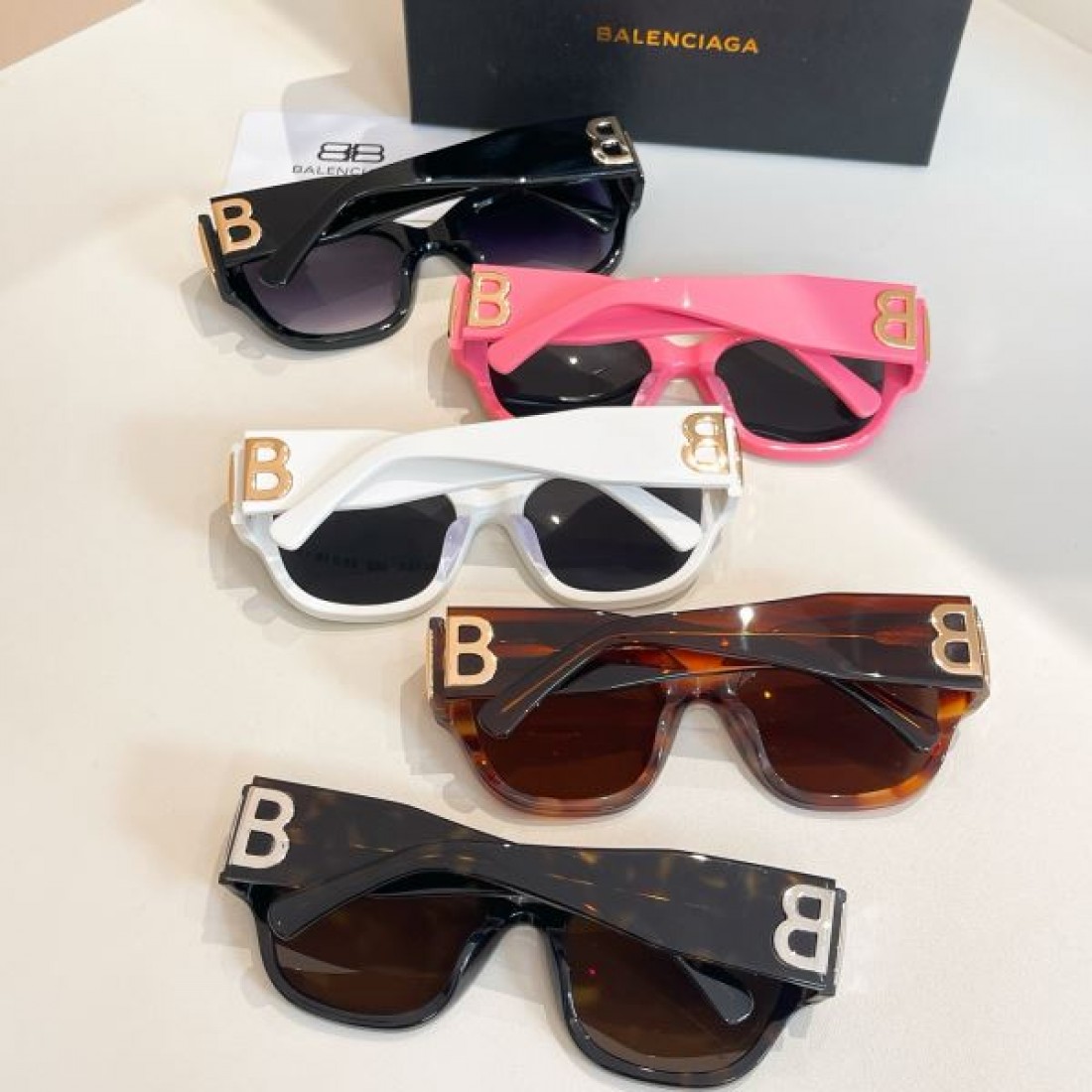 リピート率高め BALENCIAGA バレンシアガ コピー サングラス 夏の最旬スタイル