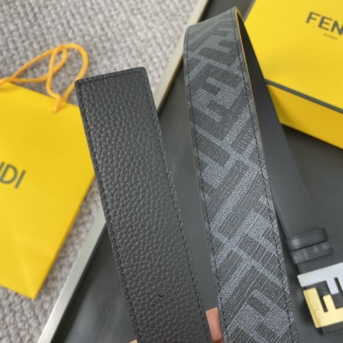 クラシック モダンなデザインの FENDI フェンデイ スーパー コピー ベルト