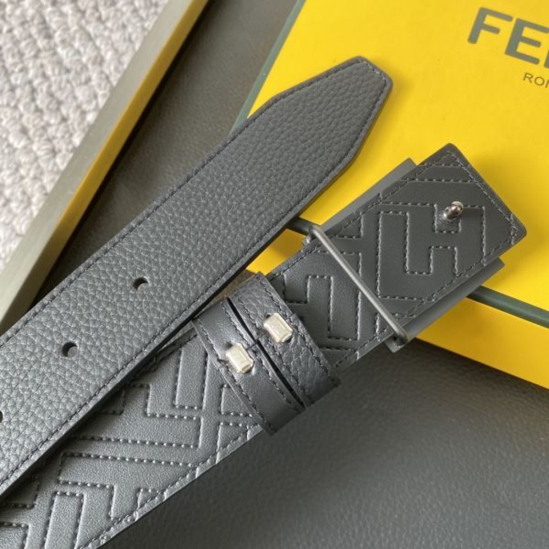 FENDI 存在感抜群 スタイリッシュ フェンデイ スーパー コピー ベルト