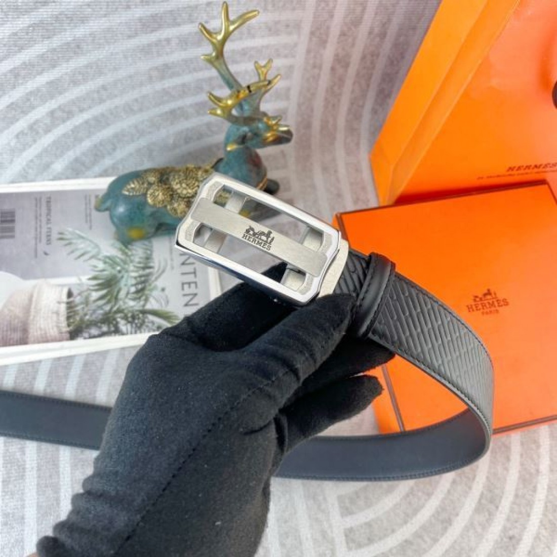 クラシックな雰囲気を纏う HERMES エルメス スーパーコピー ベルト