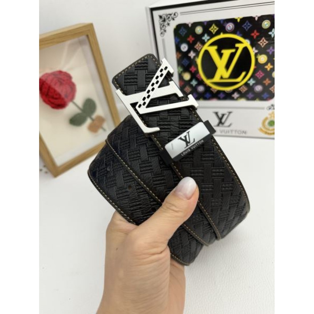 上品な 高級感のある LOUIS VUITTON ルイヴィトン コピー ベルト