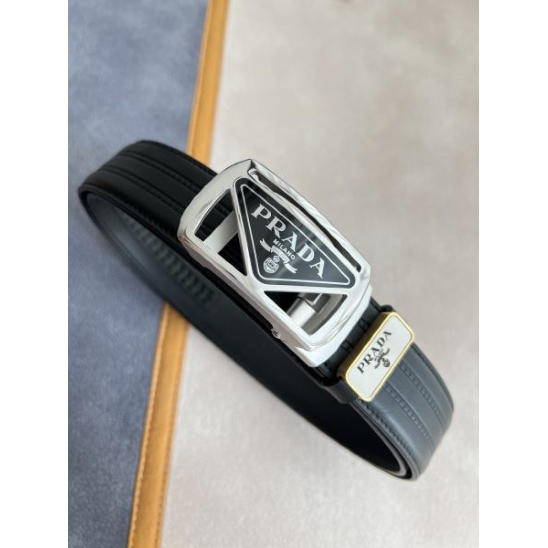 上品な エレガントな PRADA プラダ スーパーコピー ベルト