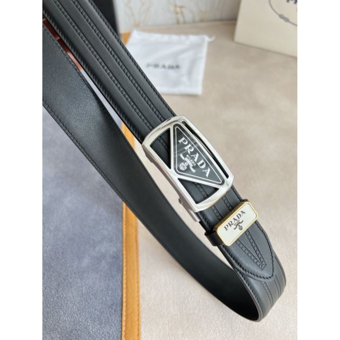 上品な エレガントな PRADA プラダ スーパーコピー ベルト