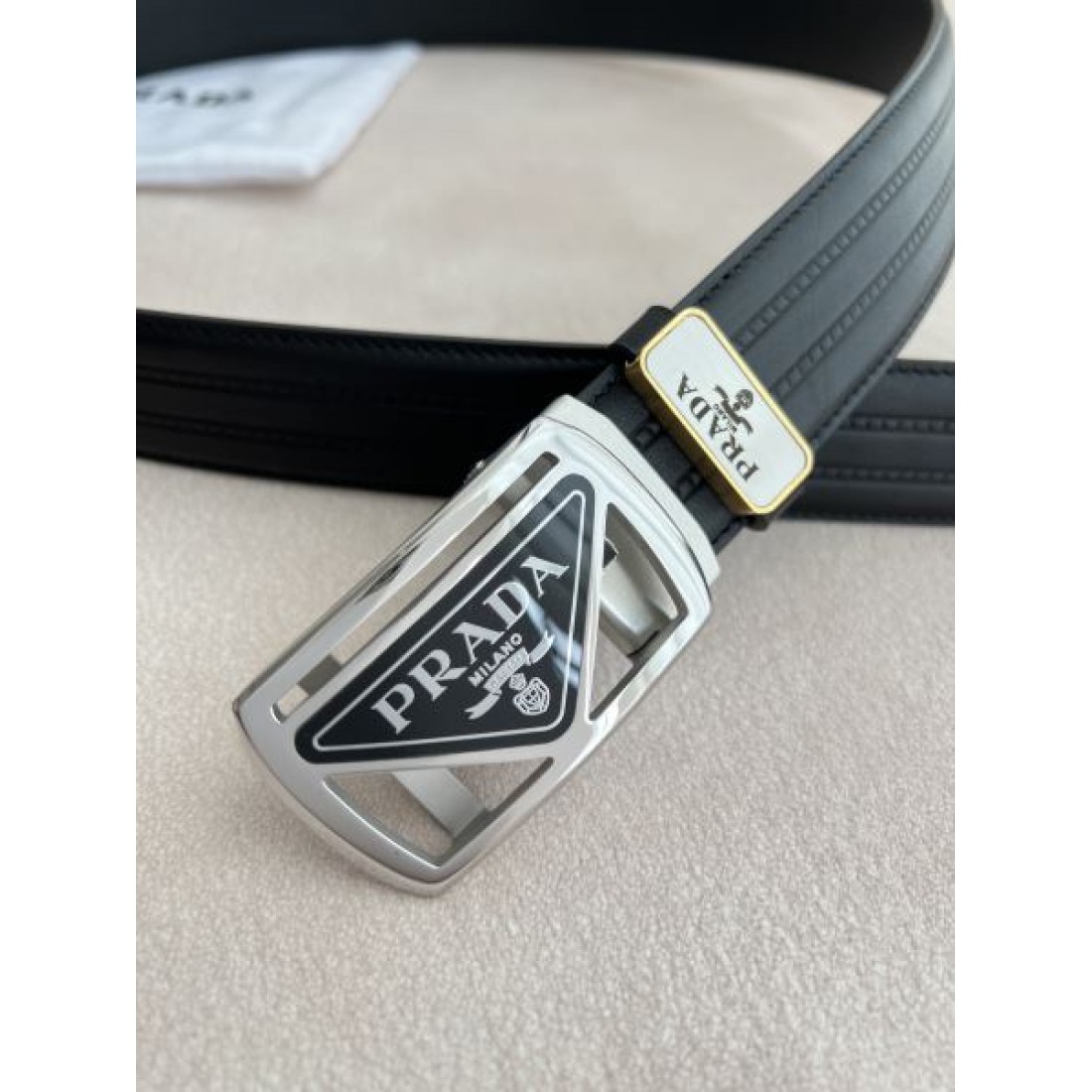 上品な エレガントな PRADA プラダ スーパーコピー ベルト