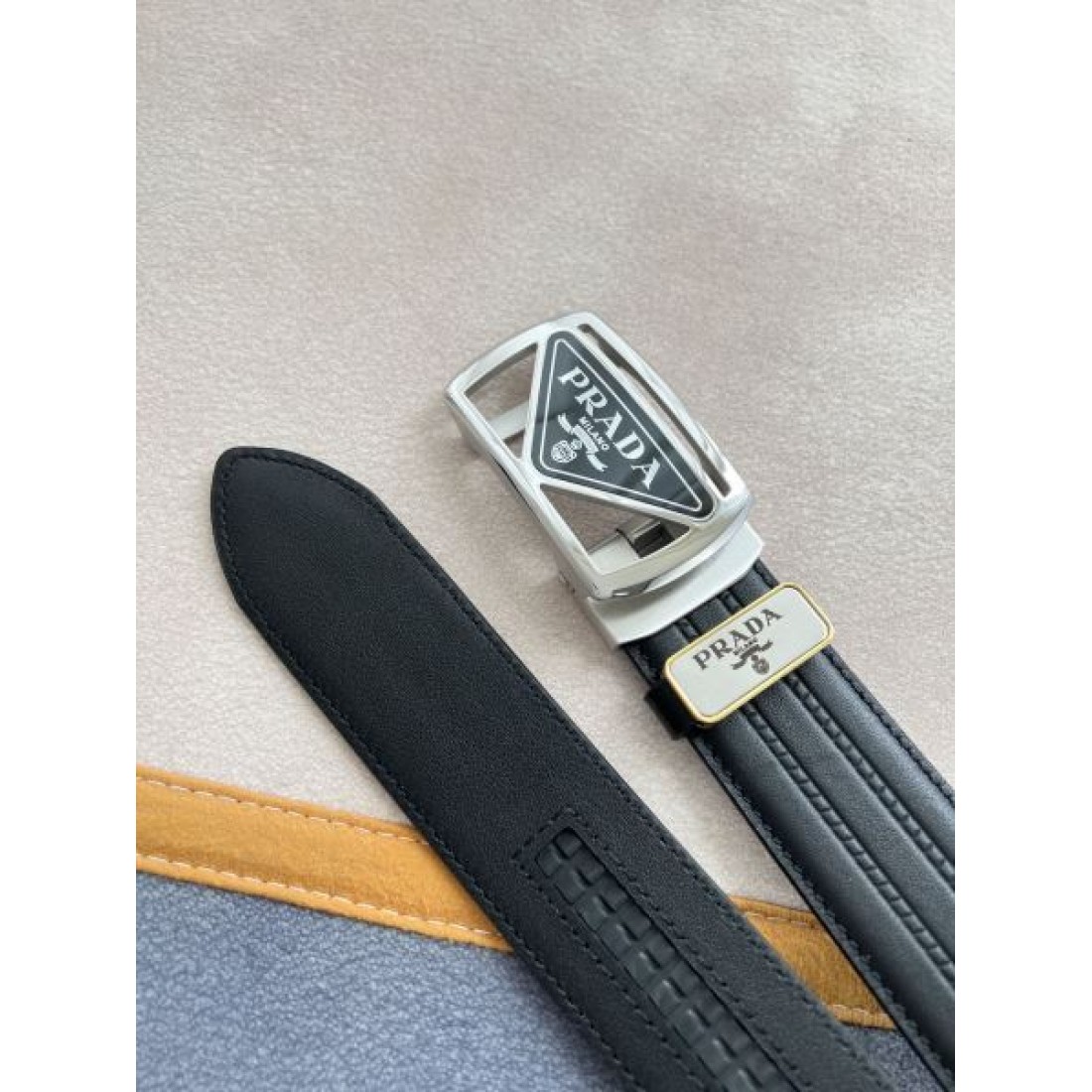 上品な エレガントな PRADA プラダ スーパーコピー ベルト