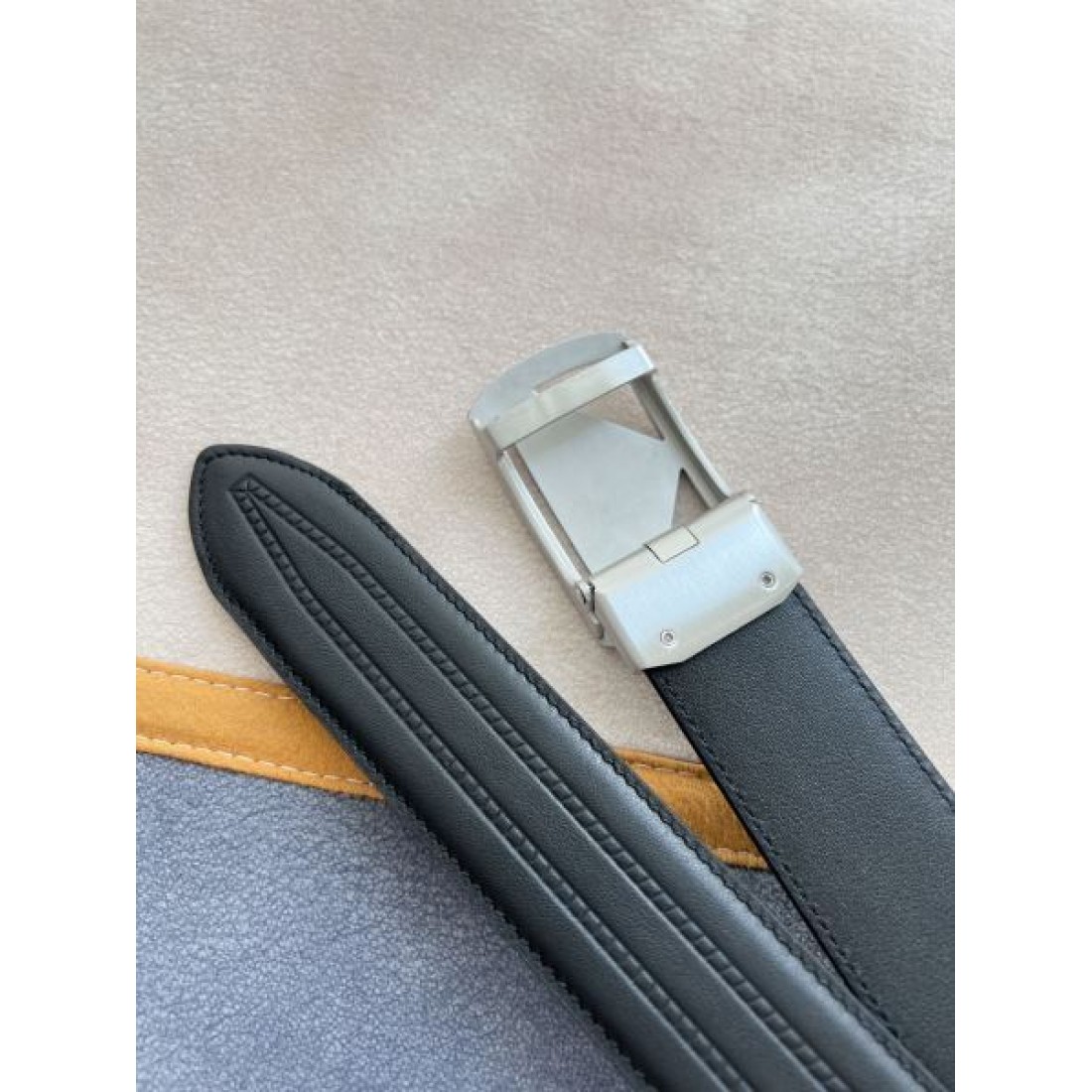上品な エレガントな PRADA プラダ スーパーコピー ベルト