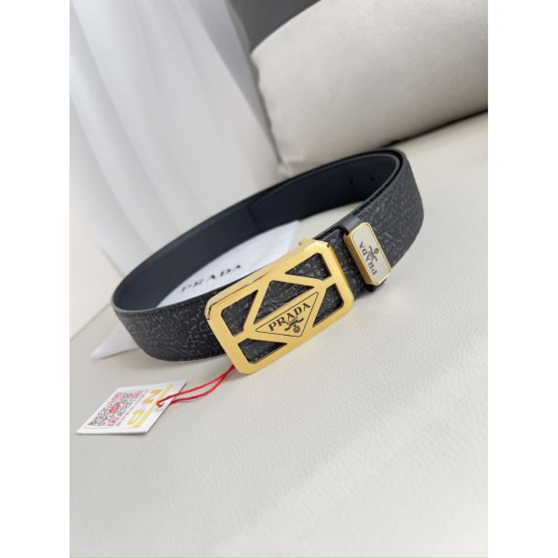 プラダ スーパーコピー ベルト モダンな スタイリッシュな PRADA