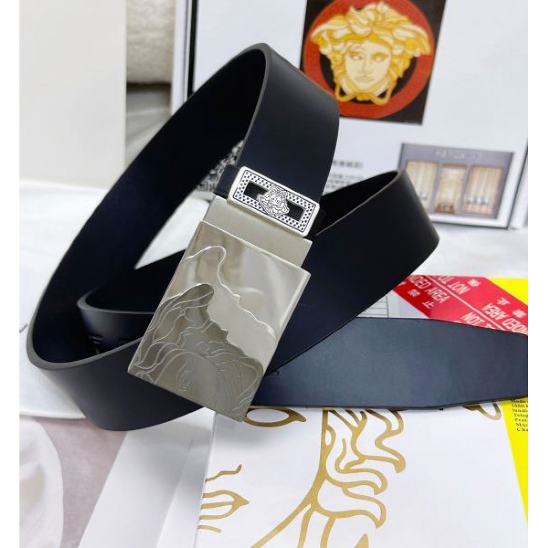 高級感あふれる 洗練された VERSACE ヴェルサーチェ スーパーコピー ベルト