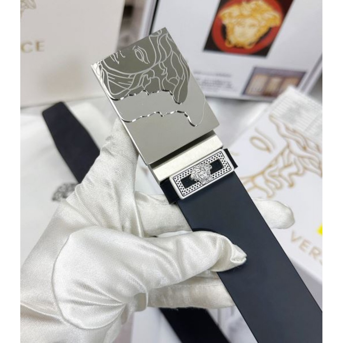 高級感あふれる 洗練された VERSACE ヴェルサーチェ スーパーコピー ベルト