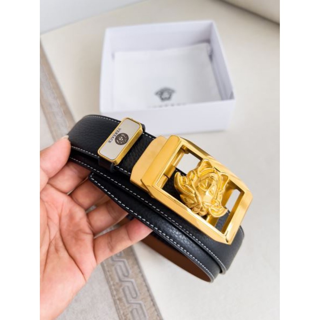 高級感のある 洗練された VERSACE ヴェルサーチェ スーパーコピー ベルト