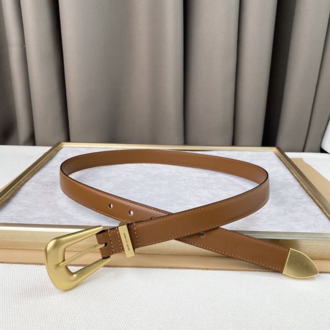 イヴ サンローラン コピー ベルト モダンな 洗練された 上品な YSL