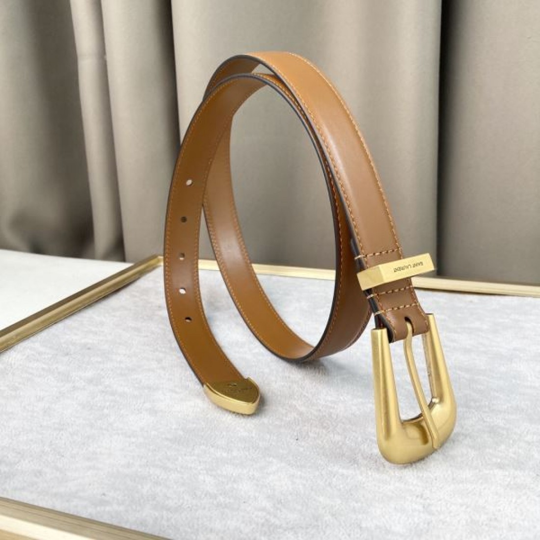 イヴ サンローラン コピー ベルト モダンな 洗練された 上品な YSL