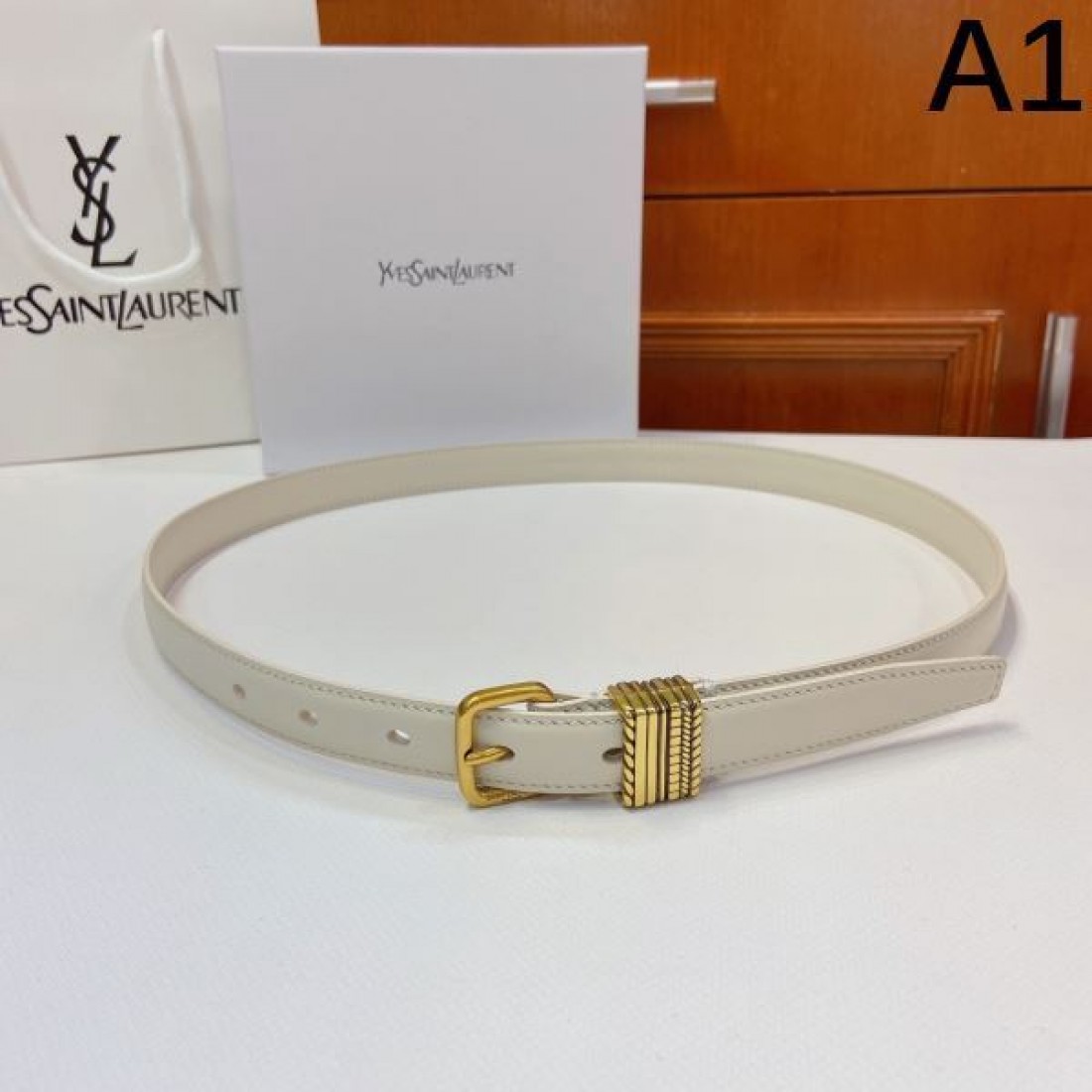 クラシックな YSL イヴ サンローラン コピー ベルト 高級感漂う エレガントな