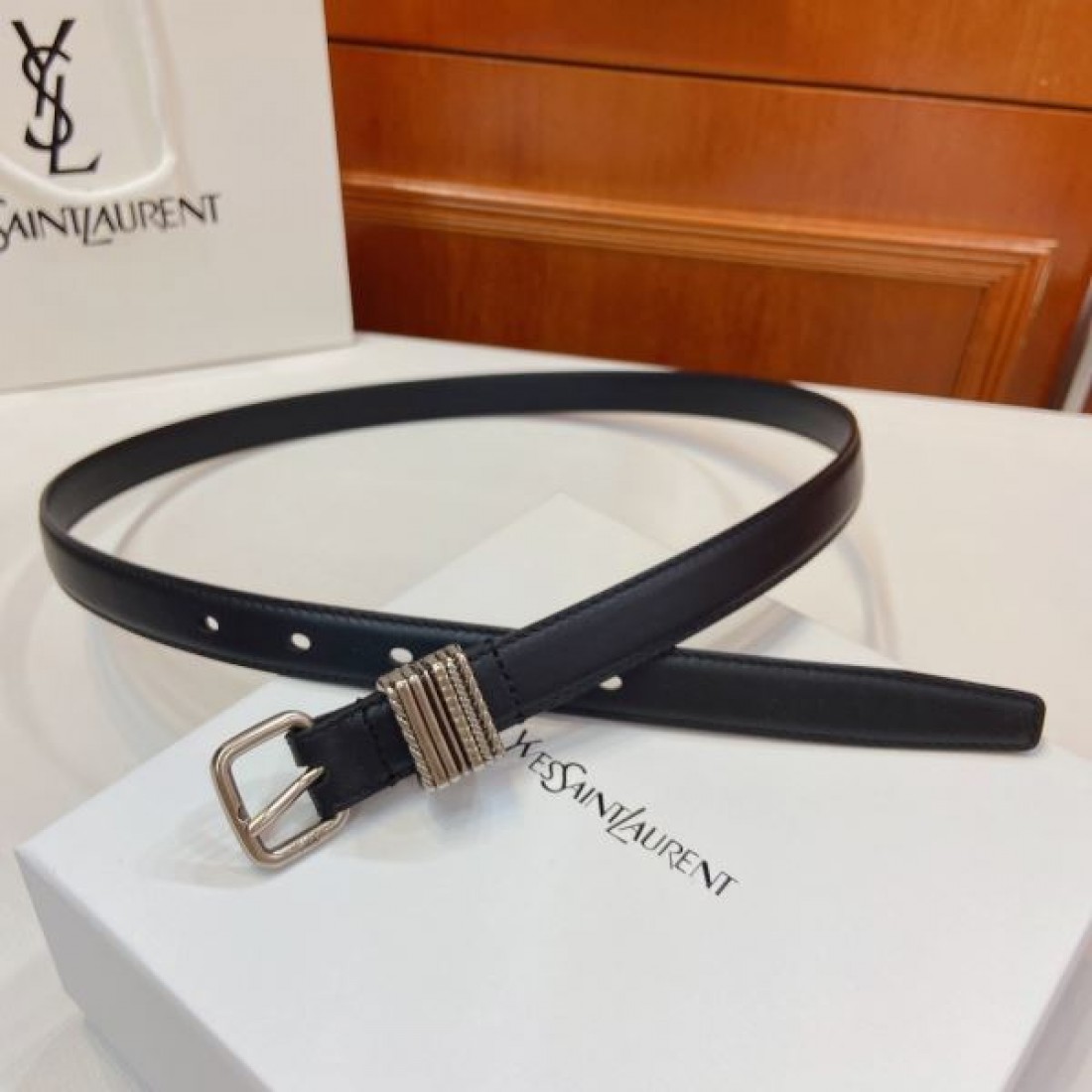 クラシックな YSL イヴ サンローラン コピー ベルト 高級感漂う エレガントな