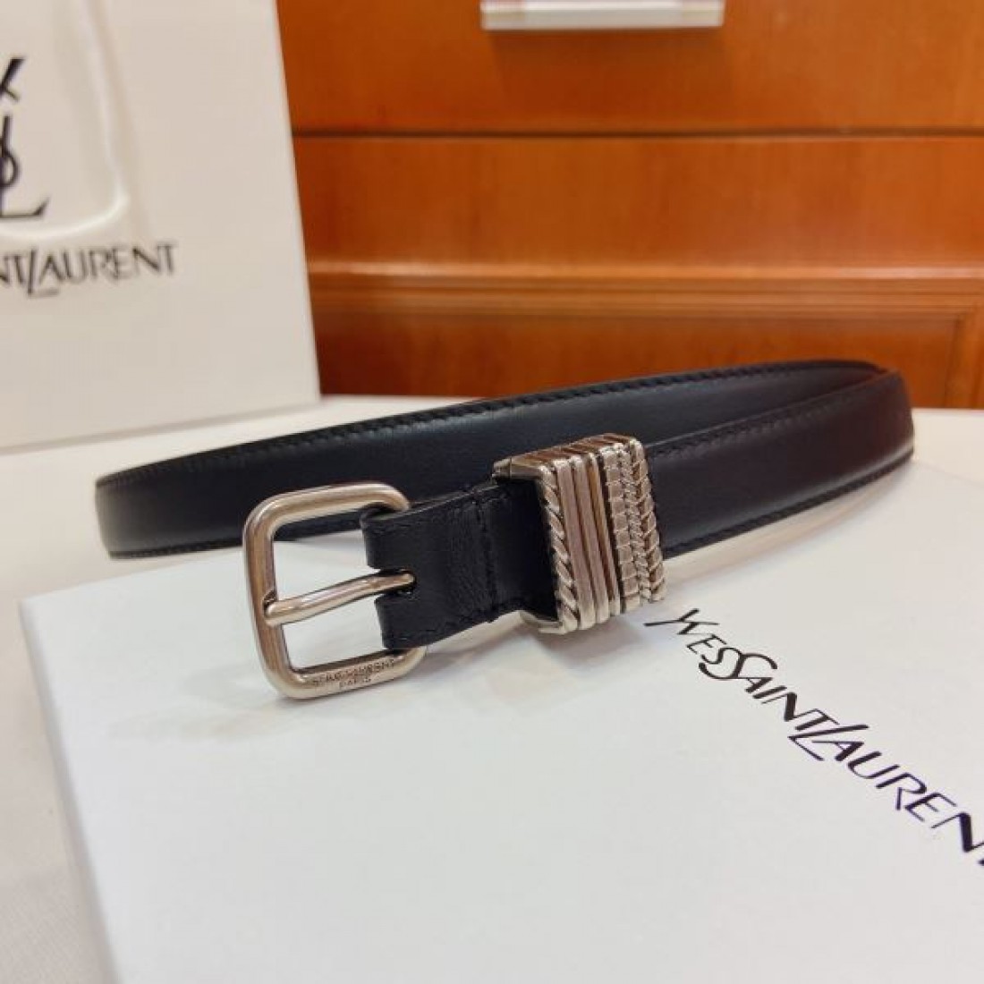 クラシックな YSL イヴ サンローラン コピー ベルト 高級感漂う エレガントな