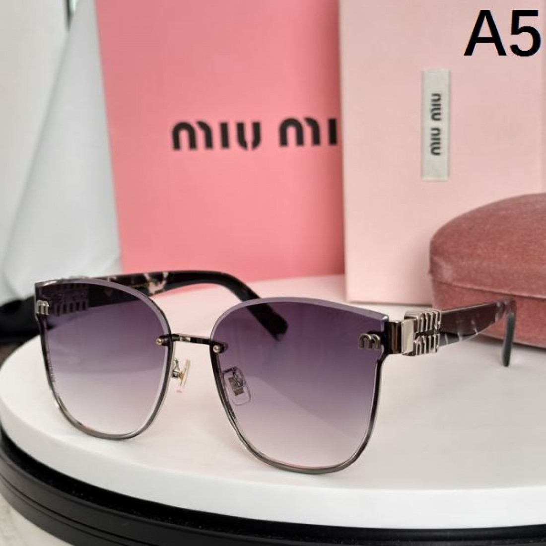 フェミニンな お洒落な MIU MIU ミュウミュウ コピー サングラス 