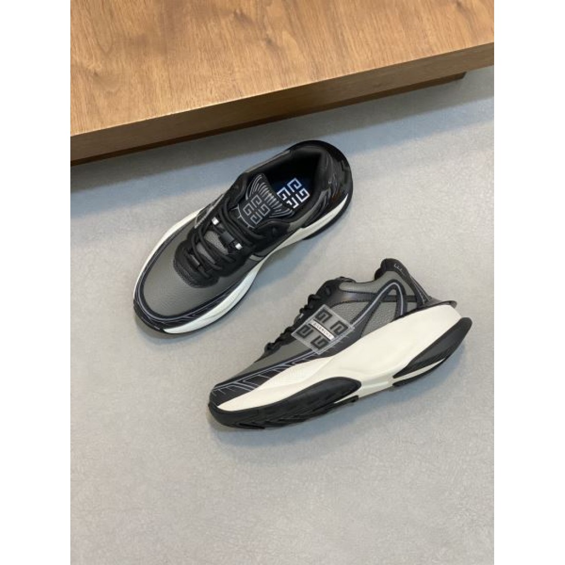 抜群の存在感 スタイリッシュな GIVENCHY ジバンシィ コピー スニーカー