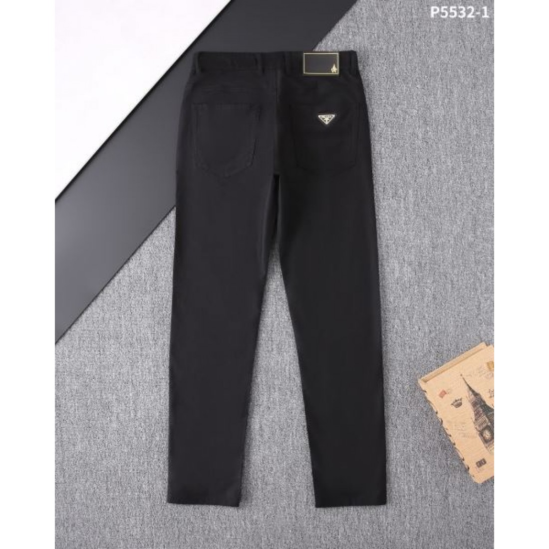 プラダ スーパーコピー カジュアルパンツ 上品な PRADA こなれ感たっぷり 