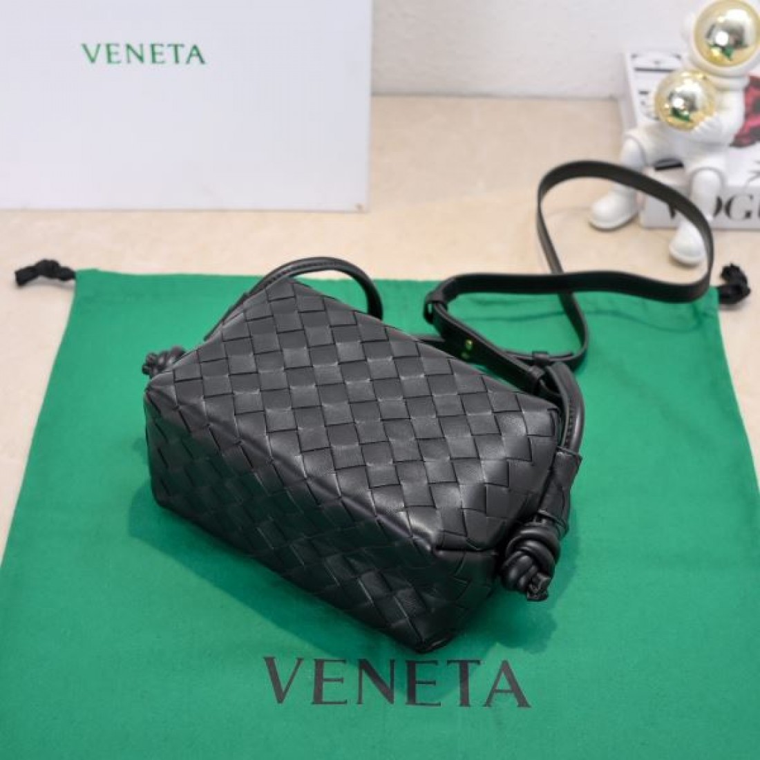 BOTTEGA VENETA ボッテガヴェネタ コピー ショルダーバッグ 洗練された 高級感漂う