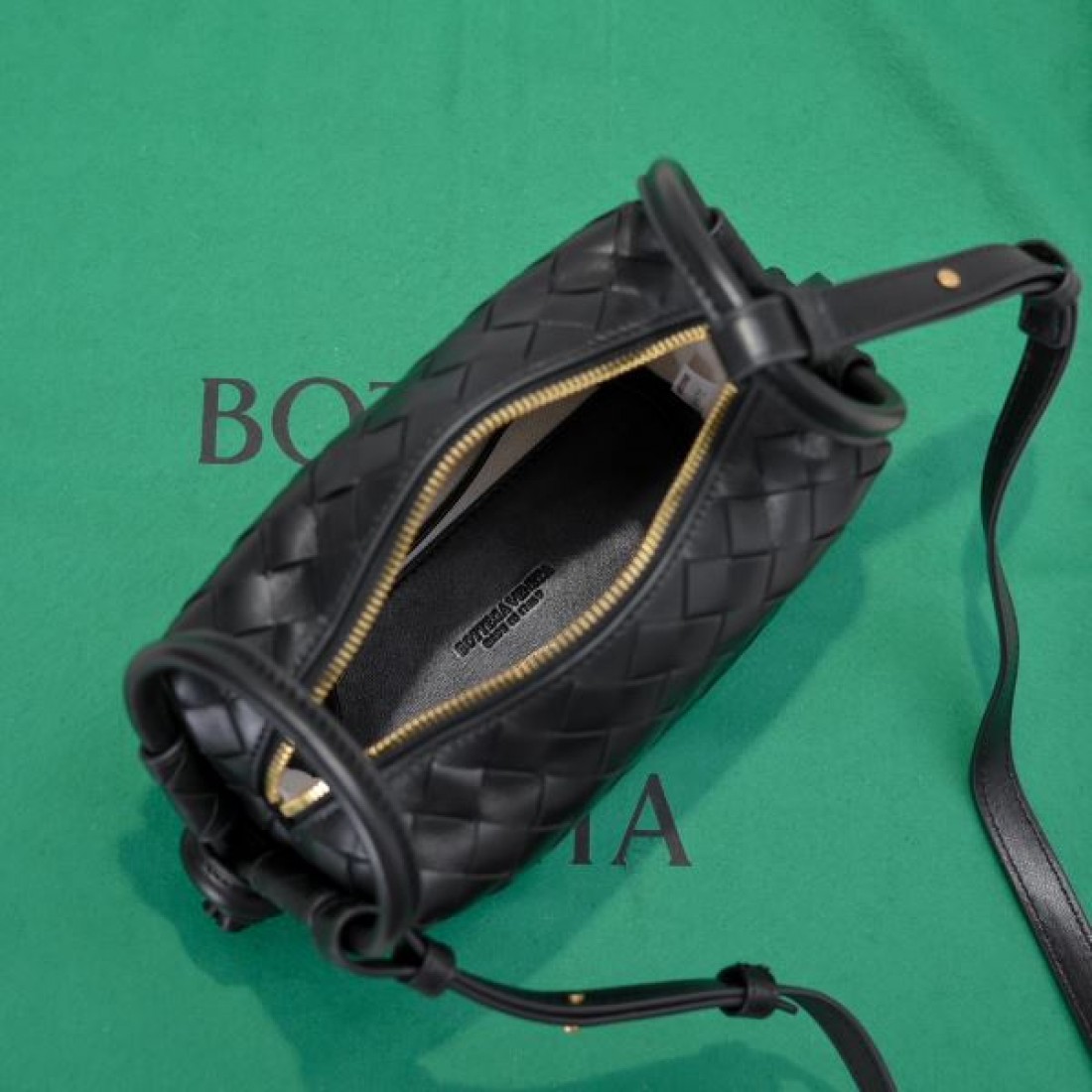 BOTTEGA VENETA ボッテガヴェネタ コピー ショルダーバッグ 洗練された 高級感漂う