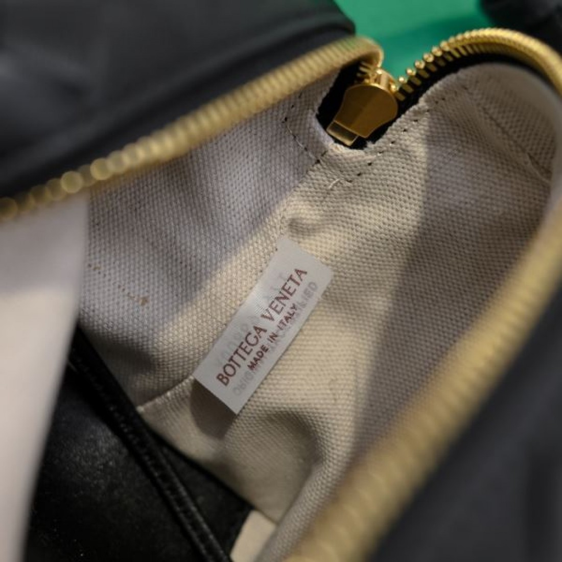 BOTTEGA VENETA ボッテガヴェネタ コピー ショルダーバッグ 洗練された 高級感漂う