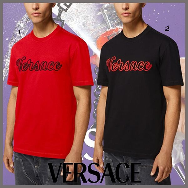 ヴェルサーチ 偽物 バーシティー ロゴ 刺繍 Tシャツ 全2色 1008465-1A06055_1B000