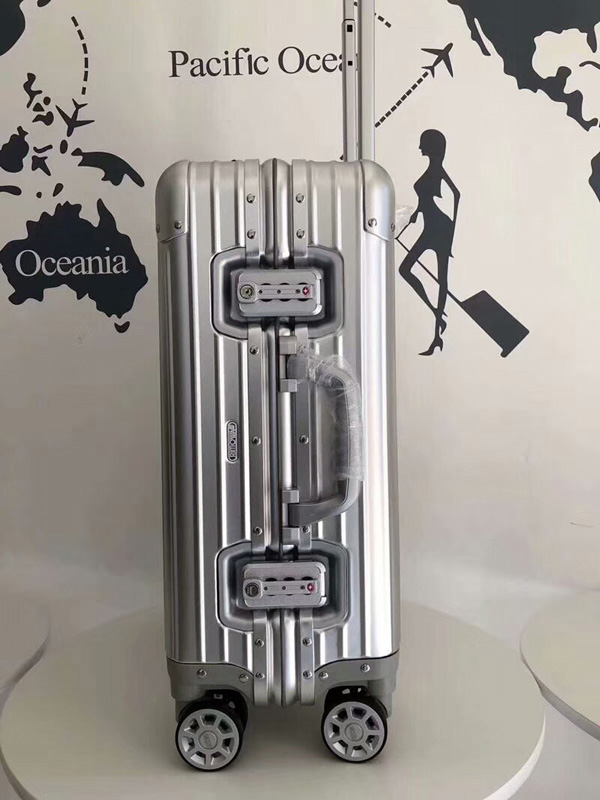 シュプリーム × RIMOWAスーパーコピー トパーズ 4輪 33L マルチホイール IATA シルバー 8041203