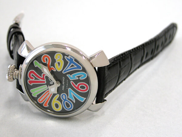 ガガ･ミラノスーパーコピー GAGAMILANO マニュアル　40mm　クォーツ z5020.2 ブラック皮 ブラックシェル/マルチカラーアラビア