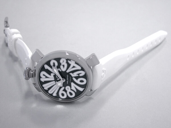 ガガ･ミラノスーパーコピー GAGAMILANO マニュアル　40mm　クォーツ z5020.4 ホワイトラバー ブラックシェル/ホワイトアラビア