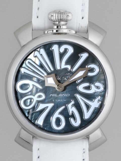 ガガ･ミラノスーパーコピー GAGAMILANO マニュアル　40mm　クォーツ z5020.4 ホワイト皮 ブラックシェル/ホワイトアラビア