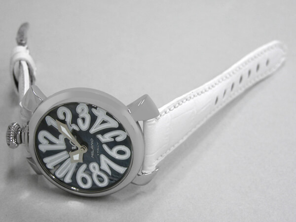 ガガ･ミラノスーパーコピー GAGAMILANO マニュアル　40mm　クォーツ z5020.4 ホワイト皮 ブラックシェル/ホワイトアラビア