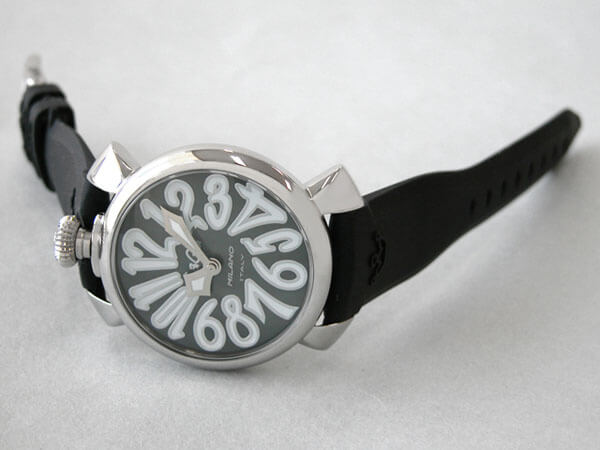 ガガ･ミラノスーパーコピー GAGAMILANO マニュアル　40mm　クォーツ z5020.4 ブラックラバー ブラックシェル/ホワイトアラビア