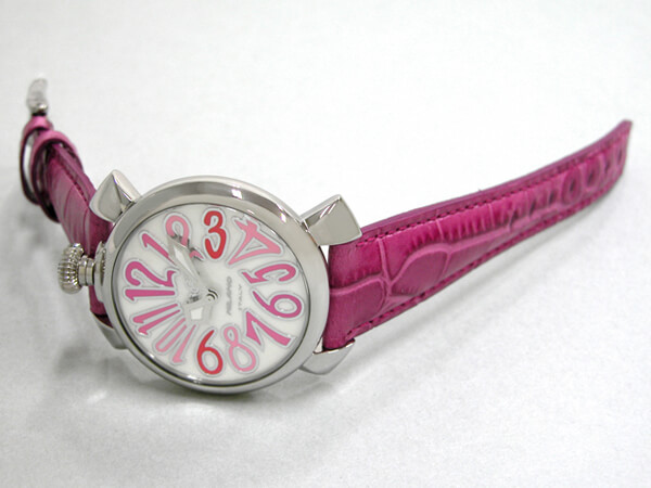 ガガ･ミラノスーパーコピー GAGAMILANO マニュアル　40mm　クォーツ z5020.6 チェリー皮 ホワイトシェル/ピンクカラーアラビア
