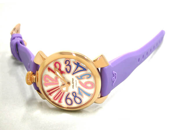 ガガ･ミラノスーパーコピー GAGAMILANO マニュアル　40mm　クォーツ z5021.1 パープルラバー ホワイトシェル/マルチカラーアラビア