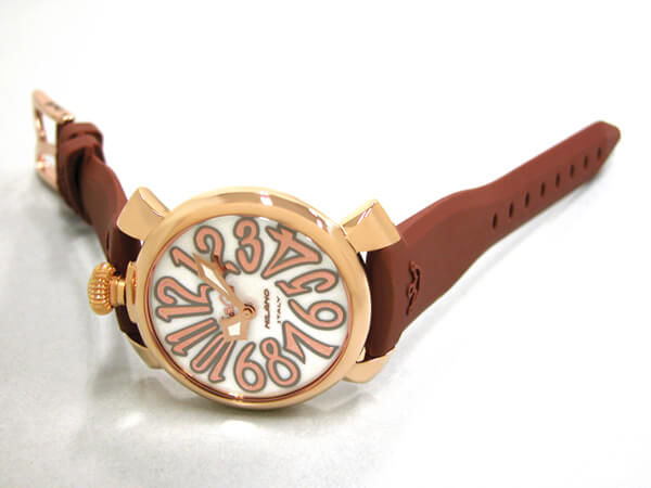 ガガ･ミラノスーパーコピー GAGAMILANO マニュアル　40mm　クォーツ z5021.2 ブラウンラバー ホワイトシェル/ローズゴールドアラビア