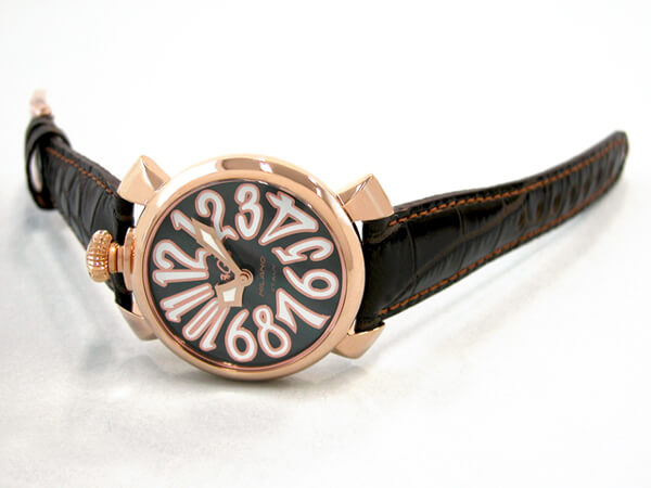 ガガ･ミラノスーパーコピー GAGAMILANO マニュアル　40mm　クォーツ z5021.3 ダークブラウン皮 ブラックシェル/ホワイトアラビア