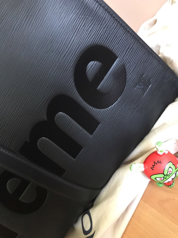 ルイヴィトン×シュプリームコピー M53433 17AW シュプリーム ルイヴィトン KEEP.45 BA.SP EPI DWT NOIR エピ キーポルバンドリエール45 ボストンバッグ エピレザー ノワール ブラック ユニセックス